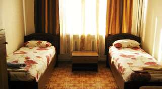 Гостиница Guest house Roza Геленджик Стандартный двухместный номер с 2 отдельными кроватями-1