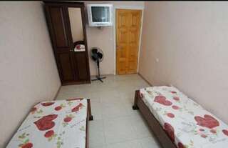Гостиница Guest house Roza Геленджик Двухместный номер эконом-класса с 2 отдельными кроватями-3